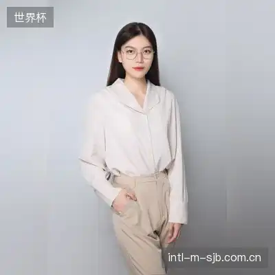 罗英